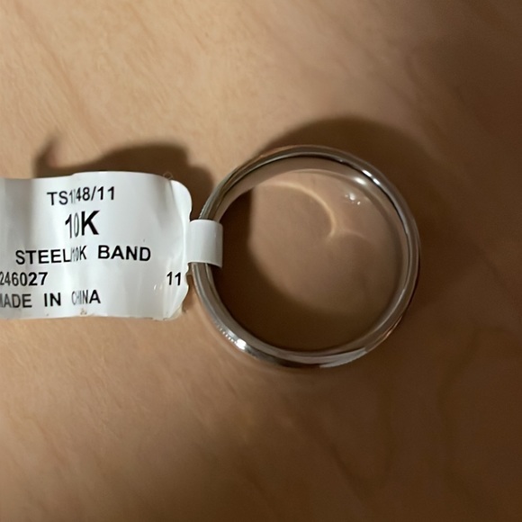 New with tag Men’s Stainless Steel & 10K Gold Wedding Band Sz 11 - Picture 3 of 8